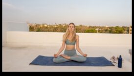 انسجام اليوغا: موازنة العقل والجسم للتحكم المستدام في الوزن